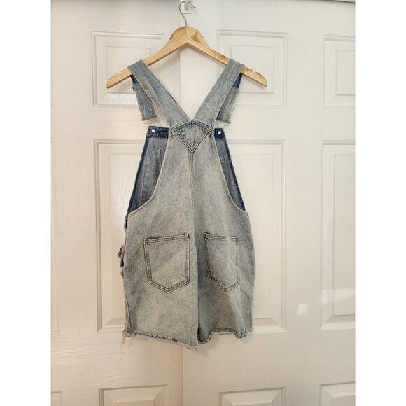 Wild Fable Light Blue Denim Shorts Overalls Raw Hem Distressed Bib Size XS NWT - Picture 2 of 6